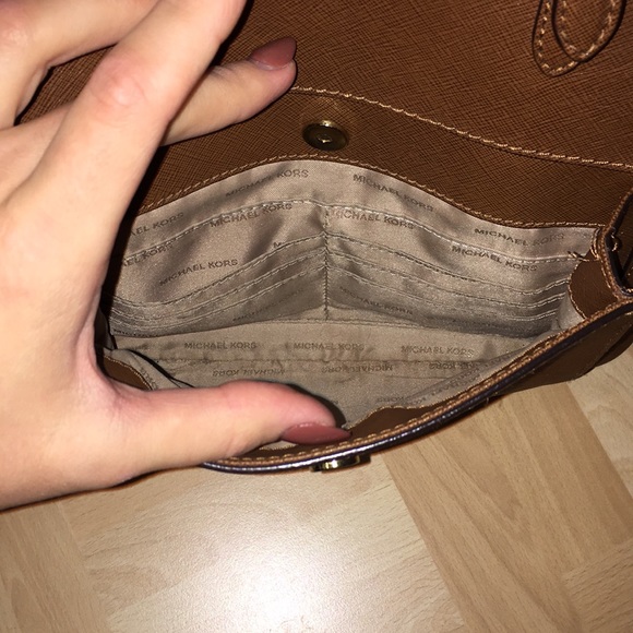 Michael Kors Jet Set Front Snap Pocket Tote - Picture 2 of 11